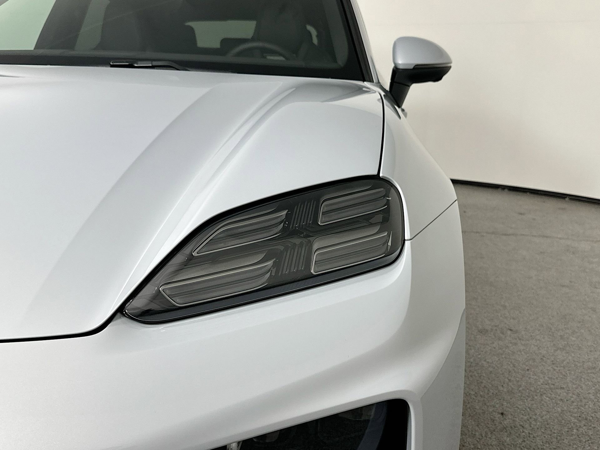 Certified 2025 Porsche Macan 4 Electric image 15