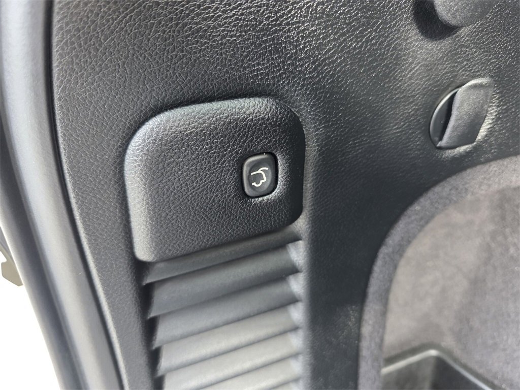 Used 2019 Jeep Grand Cherokee Altitude image 18