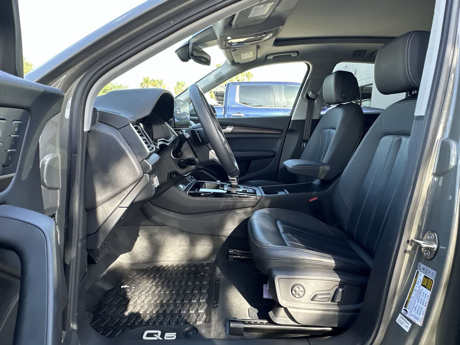 Used 2023 Audi Q5 2.0T Premium Plus w/ Premium Plus Package AWD/4WD image 2