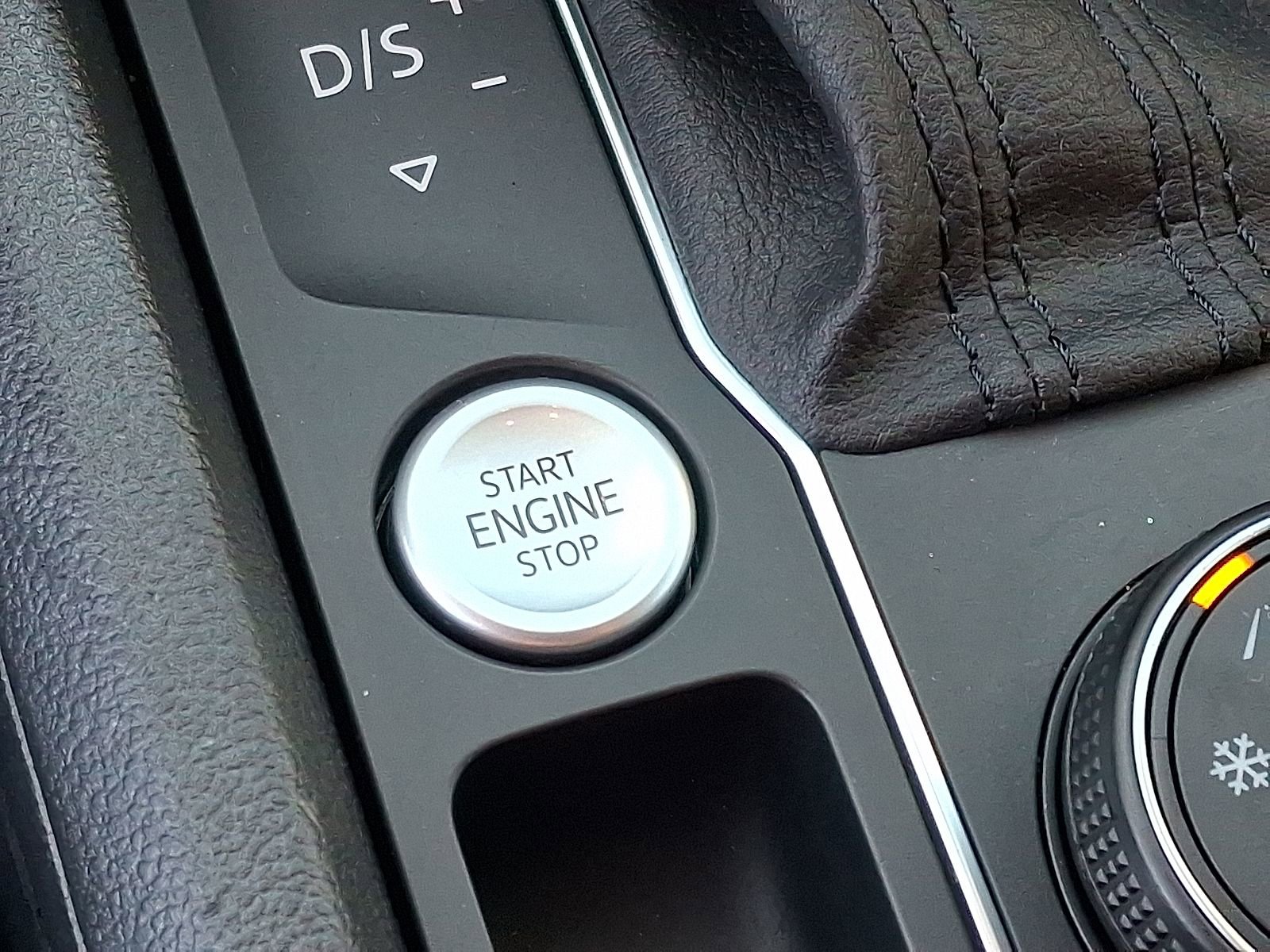 Used 2021 Volkswagen Atlas SEL Premium image 24