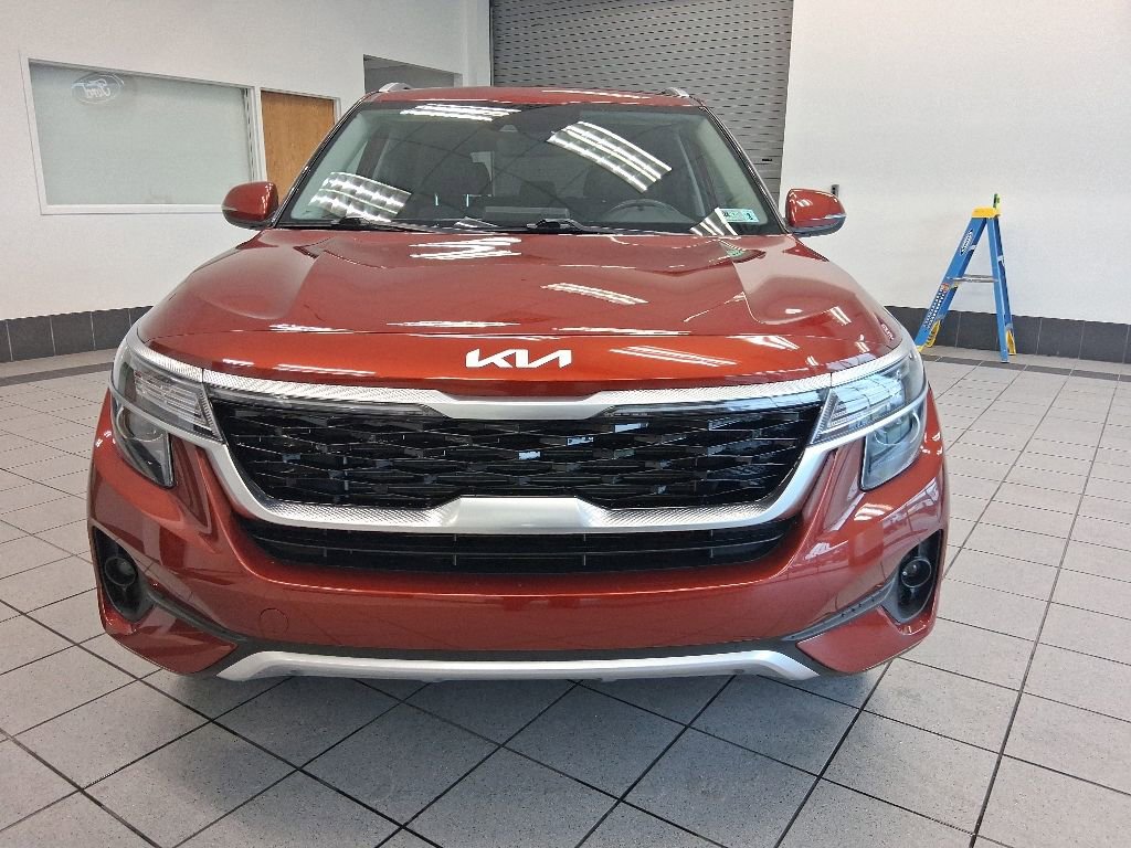 Used 2023 Kia Seltos S w/ Navigation Package FWD image 3