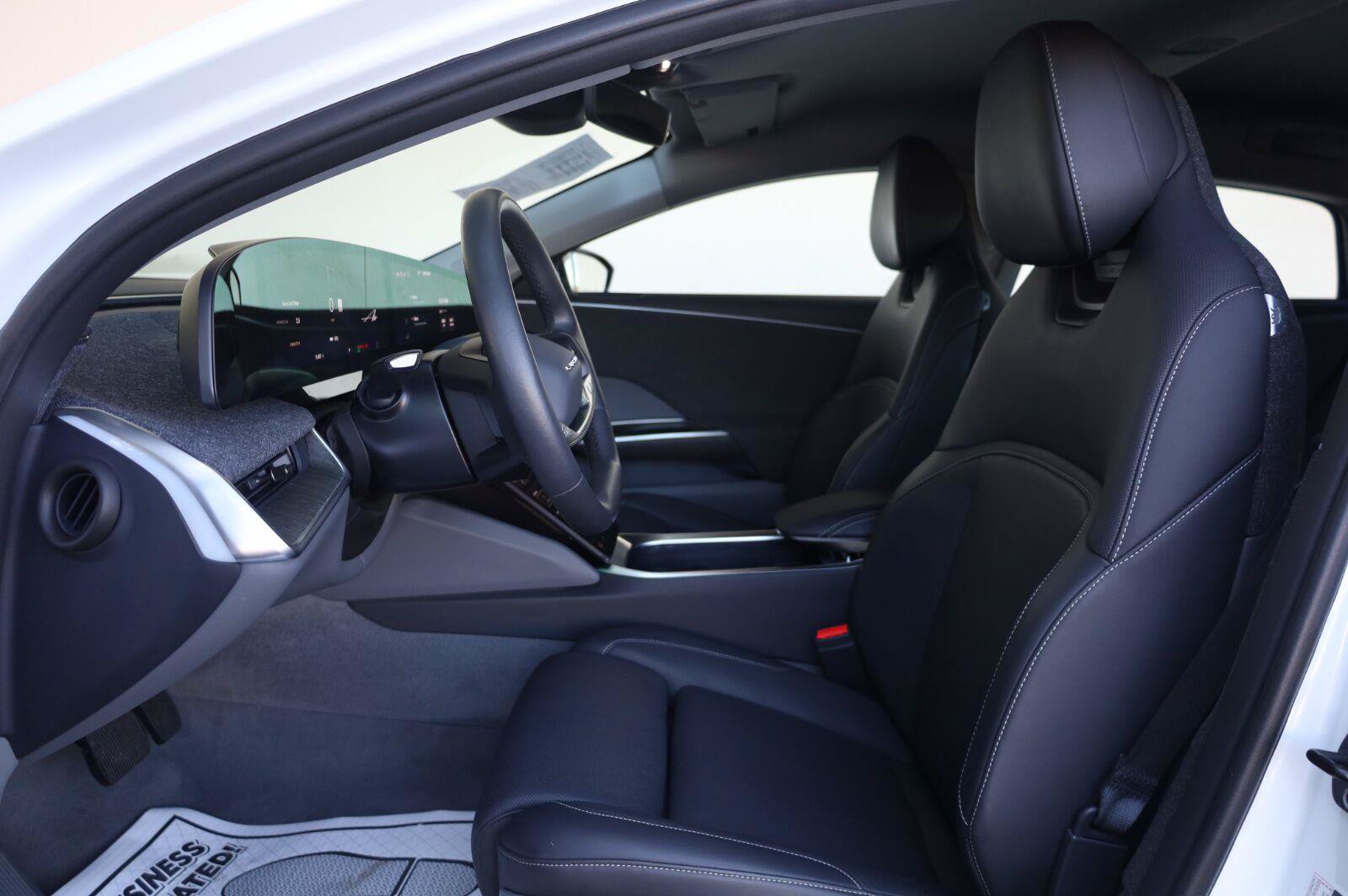 Used 2025 Lucid Air Touring AWD/4WD image 14