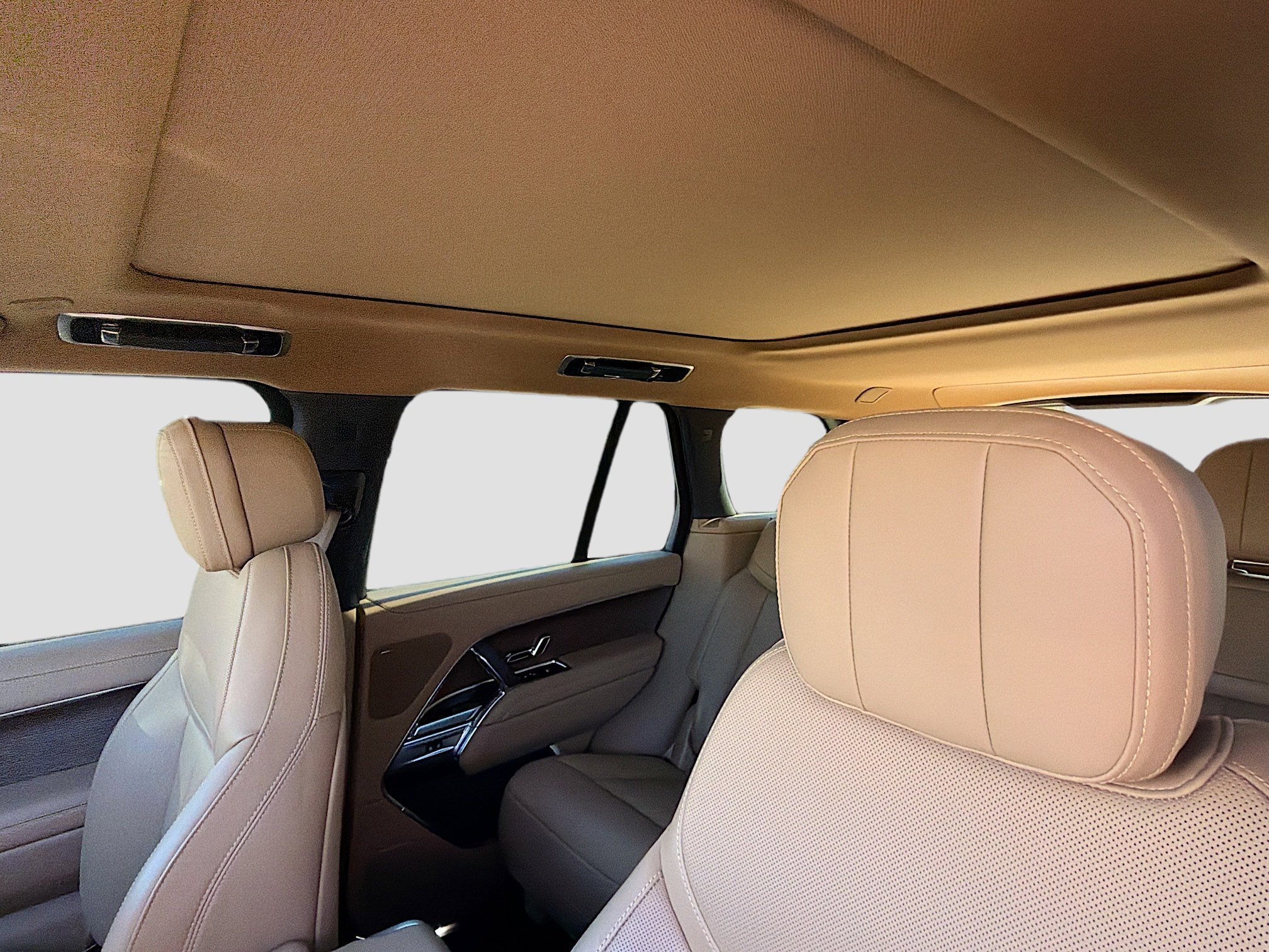 Used 2025 Land Rover Range Rover SE image 26