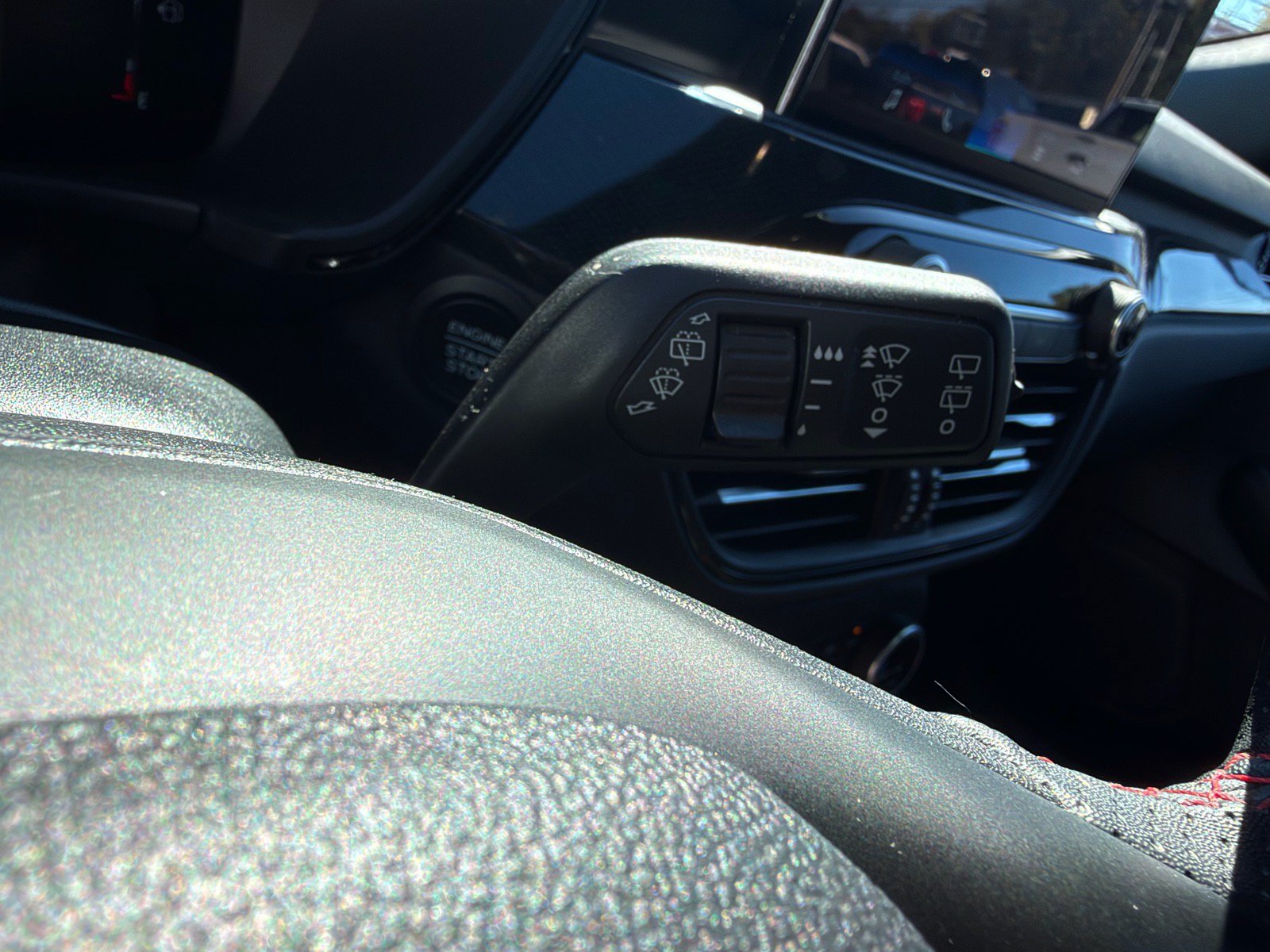 Used 2025 Ford Escape ST-Line AWD/4WD image 29