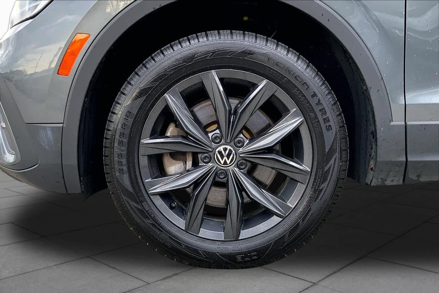 Used 2024 Volkswagen Tiguan SE AWD/4WD image 11