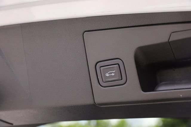 Used 2023 Cadillac XT5 Premium Luxury FWD image 8