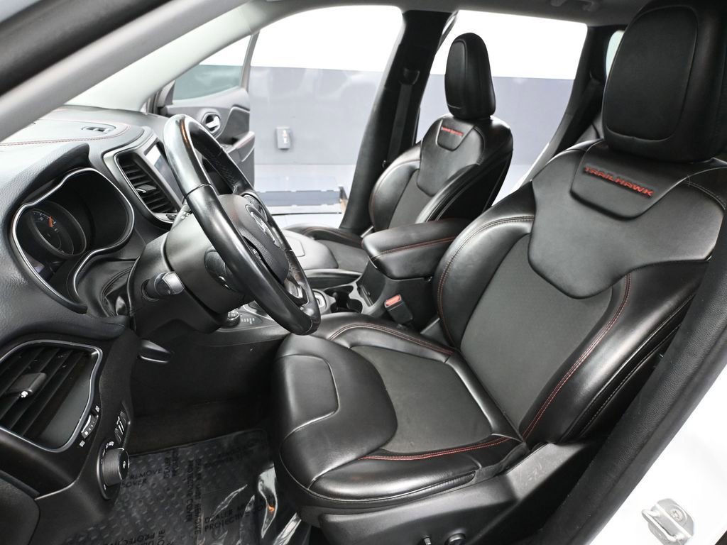 Used 2019 Jeep Cherokee Trailhawk image 23