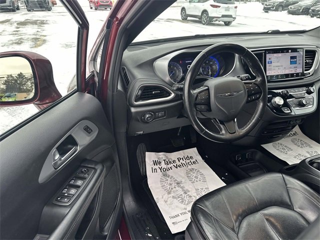 Used 2021 Chrysler Pacifica Touring-L w/ Uconnect Theater Family Group image 12
