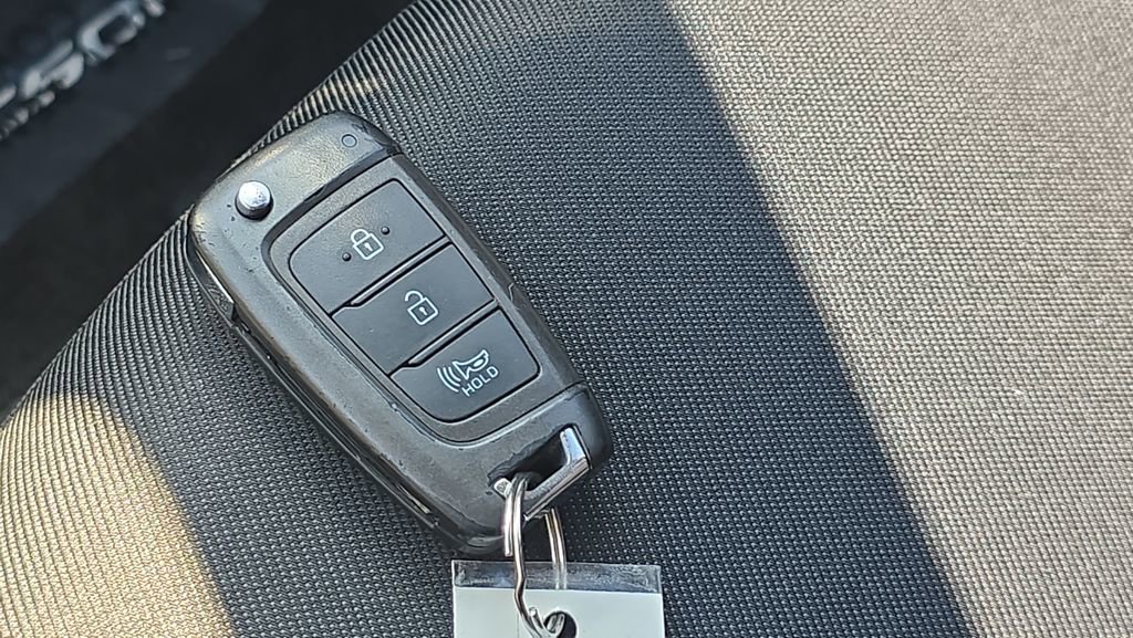 Certified 2023 Hyundai Tucson SE AWD/4WD image 30