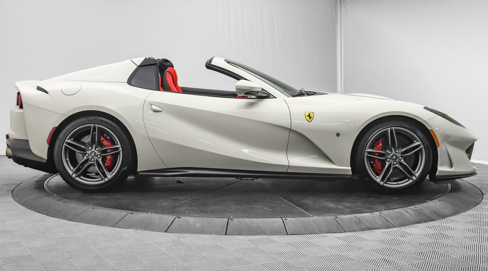 Used 2022 Ferrari 812 GTS RWD image 8