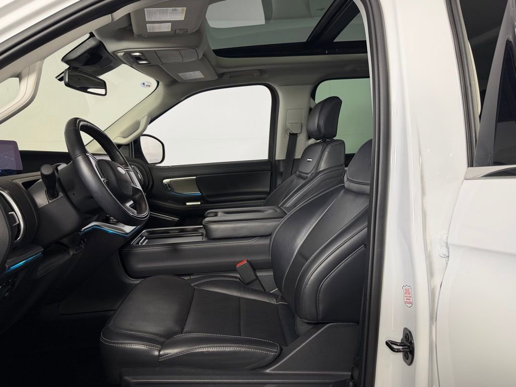 Used 2025 Ford Expedition Max Platinum AWD/4WD image 16