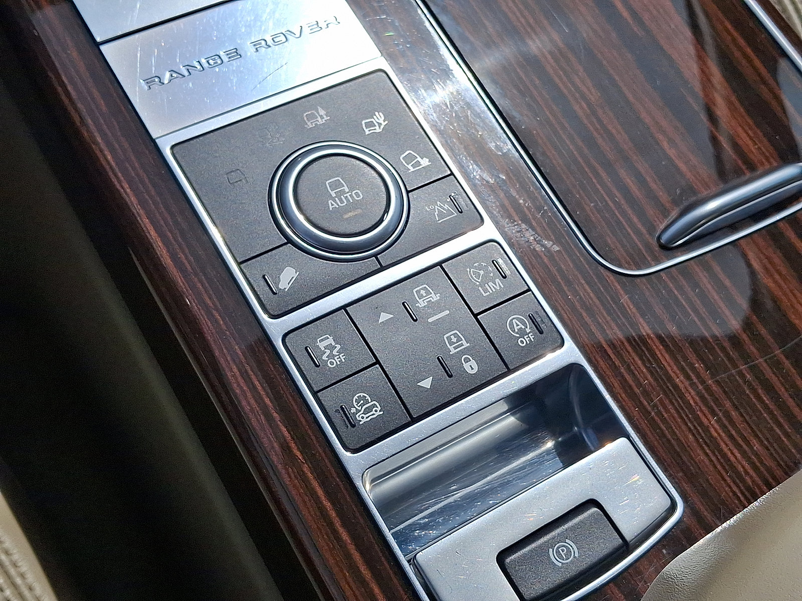 Used 2017 Land Rover Range Rover Supercharged image 14