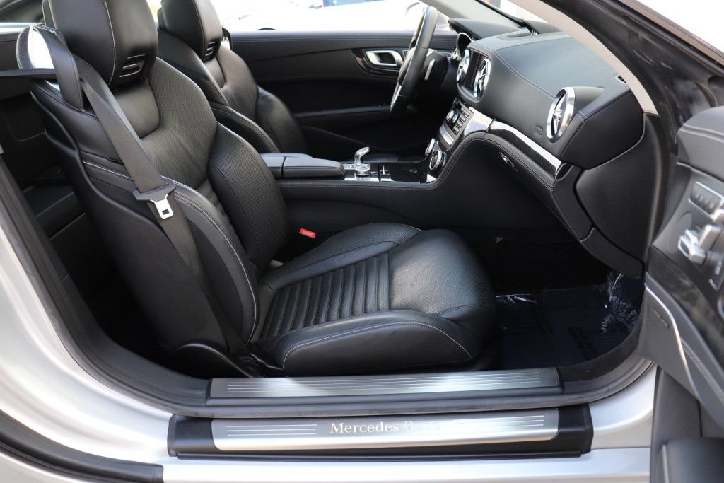 Used 2014 Mercedes-Benz SL 550 w/ Driver Assistance Package image 32