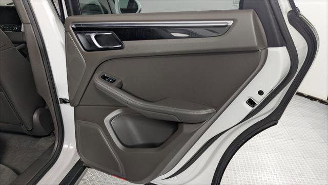 Used 2017 Porsche Macan image 21