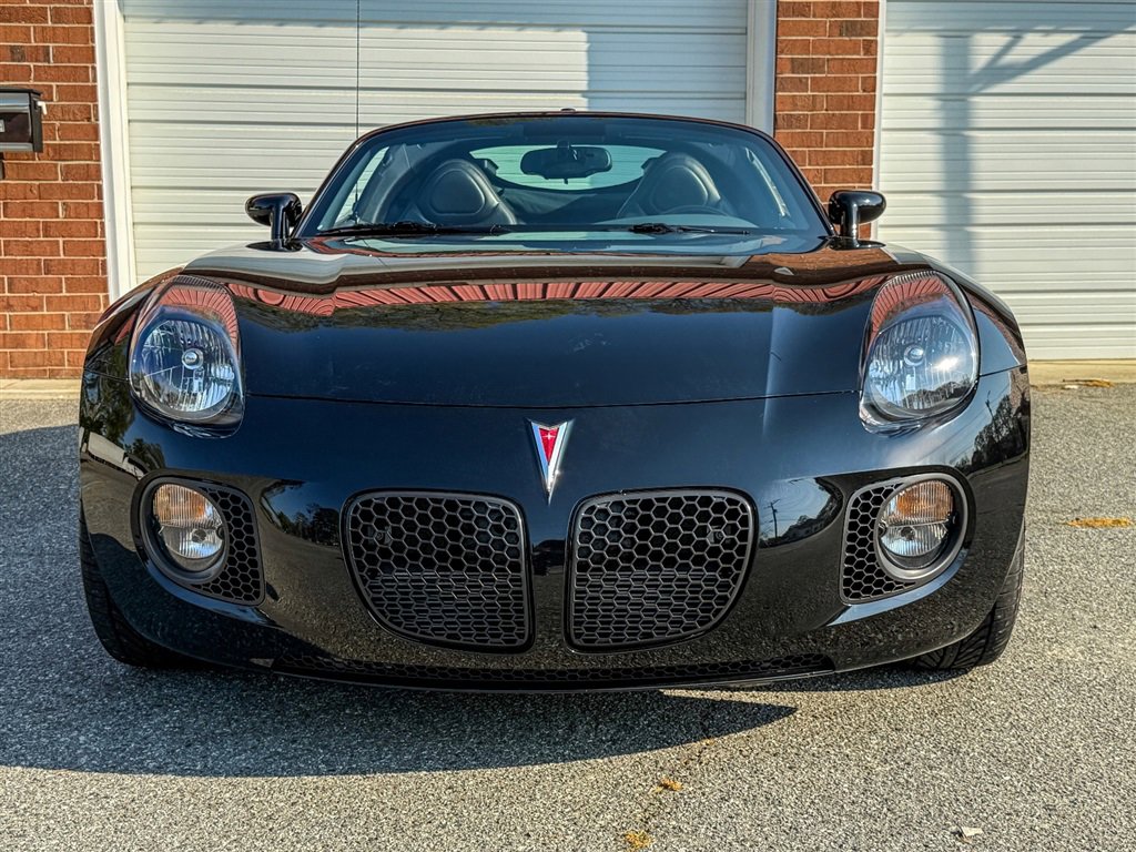 Used 2009 Pontiac Solstice GXP w/ Premium Package image 13