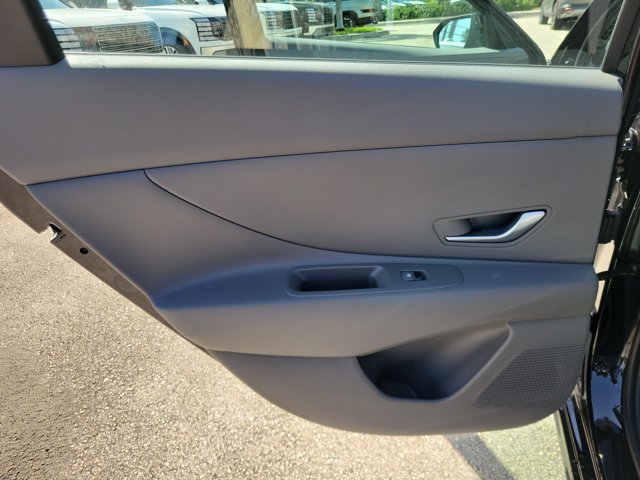 Certified 2026 Hyundai Elantra SE w/ Cargo Package FWD image 9