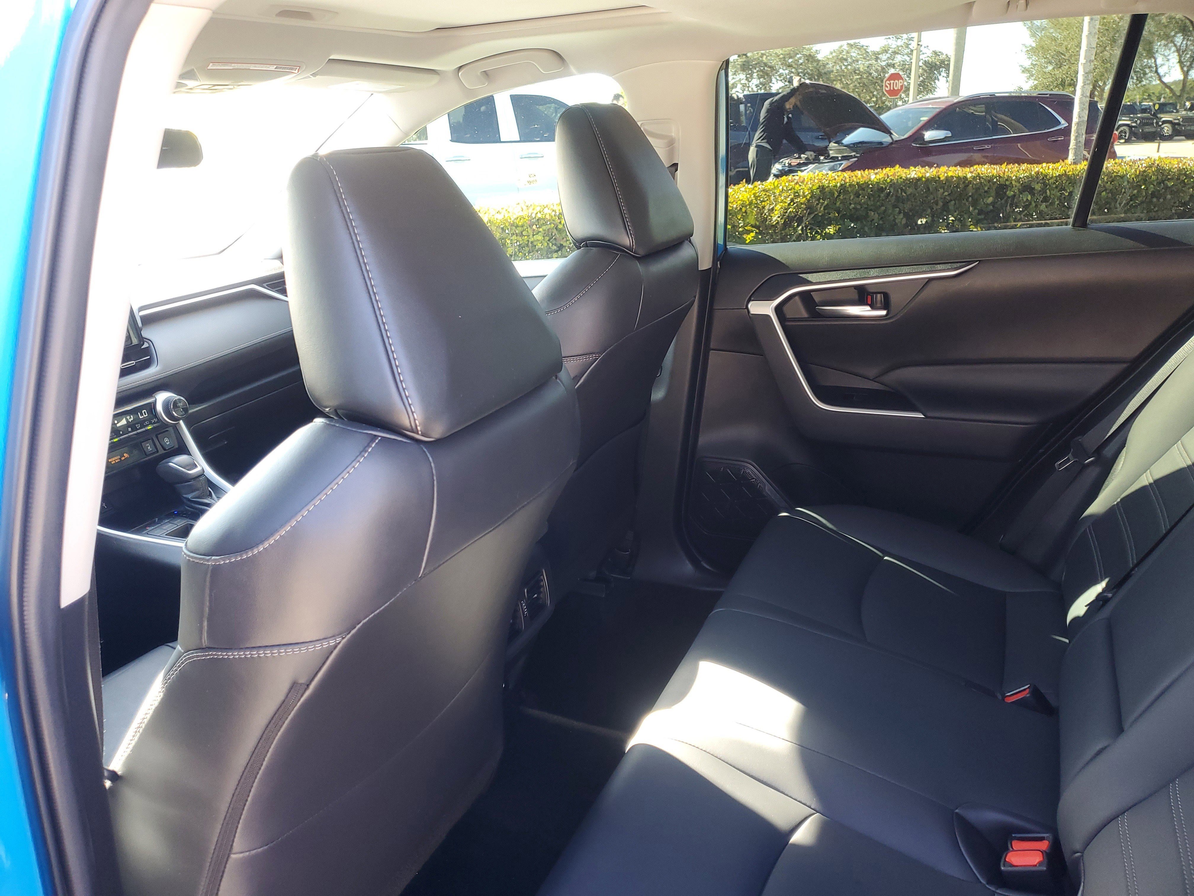 Used 2021 Toyota RAV4 XLE Premium image 13