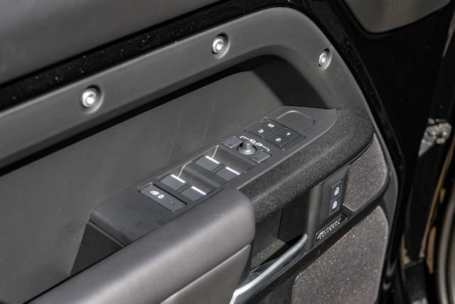 Used 2025 Land Rover Defender 130 V8 AWD/4WD image 63