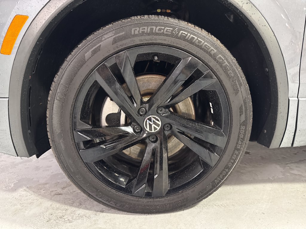 Used 2024 Volkswagen Tiguan SE R-Line FWD image 46