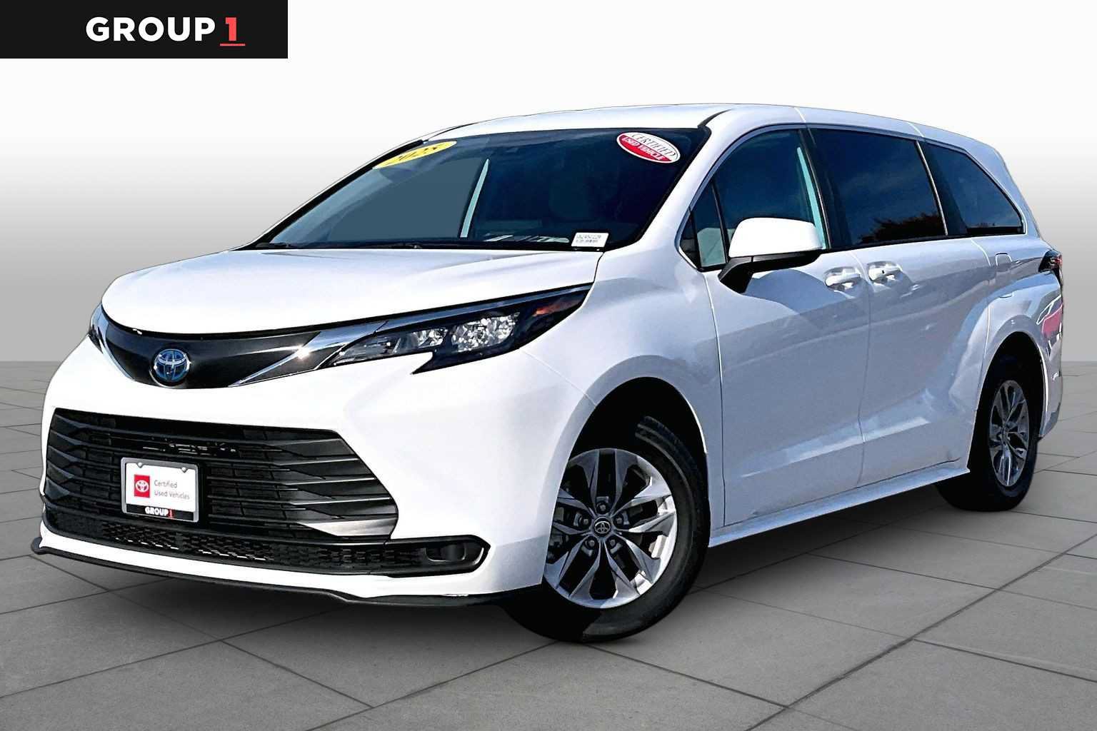 Certified 2025 Toyota Sienna LE FWD image 1
