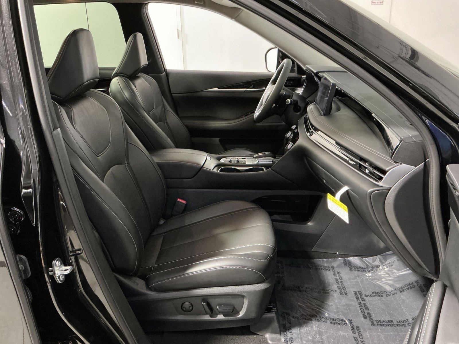 Used 2025 INFINITI QX60 Pure image 34