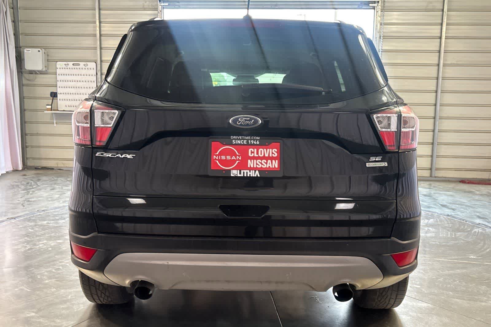 Used 2018 Ford Escape SE w/ Ford Safe & Smart Package FWD image 8