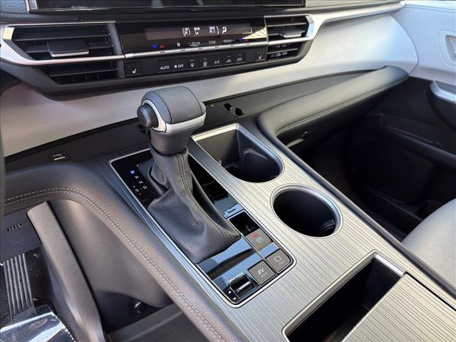 Used 2025 Toyota Sienna XLE image 21