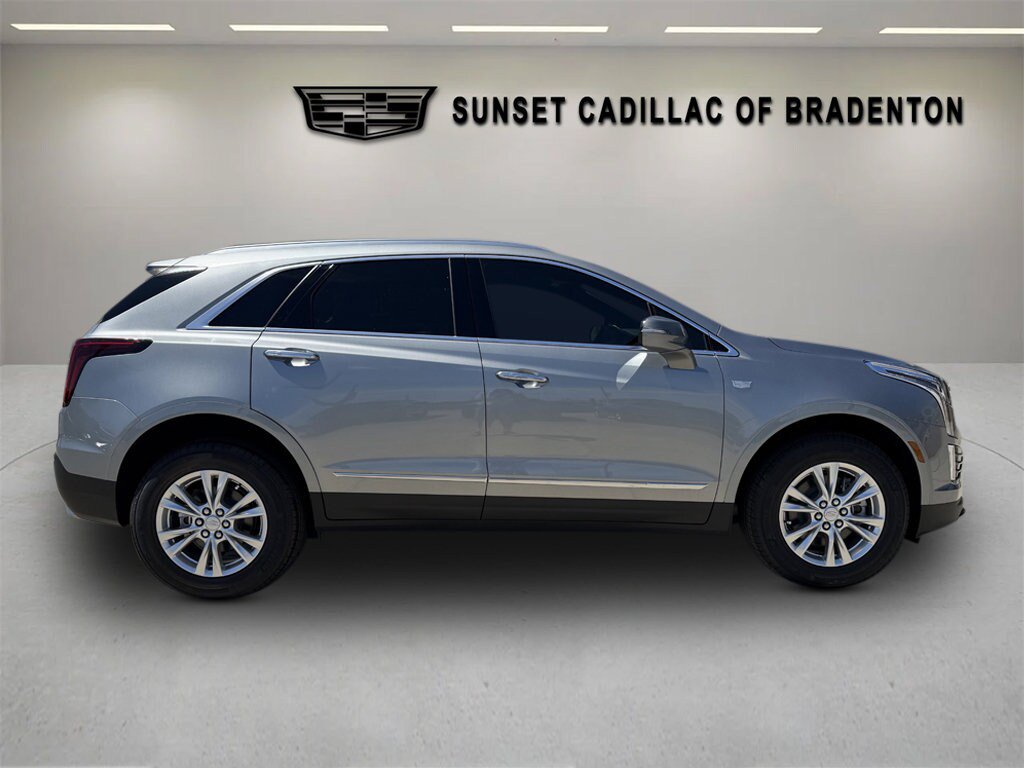 New 2026 Cadillac XT5 Luxury FWD image 2