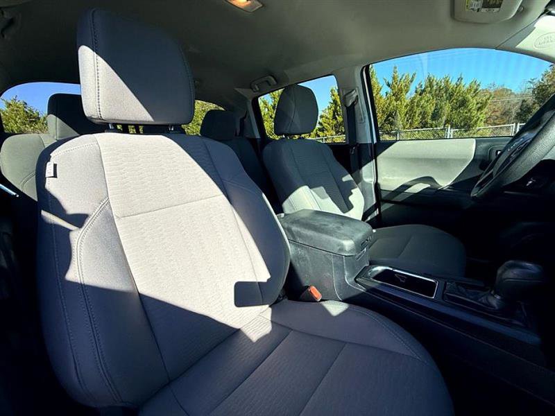 Used 2019 Toyota Tacoma SR image 18