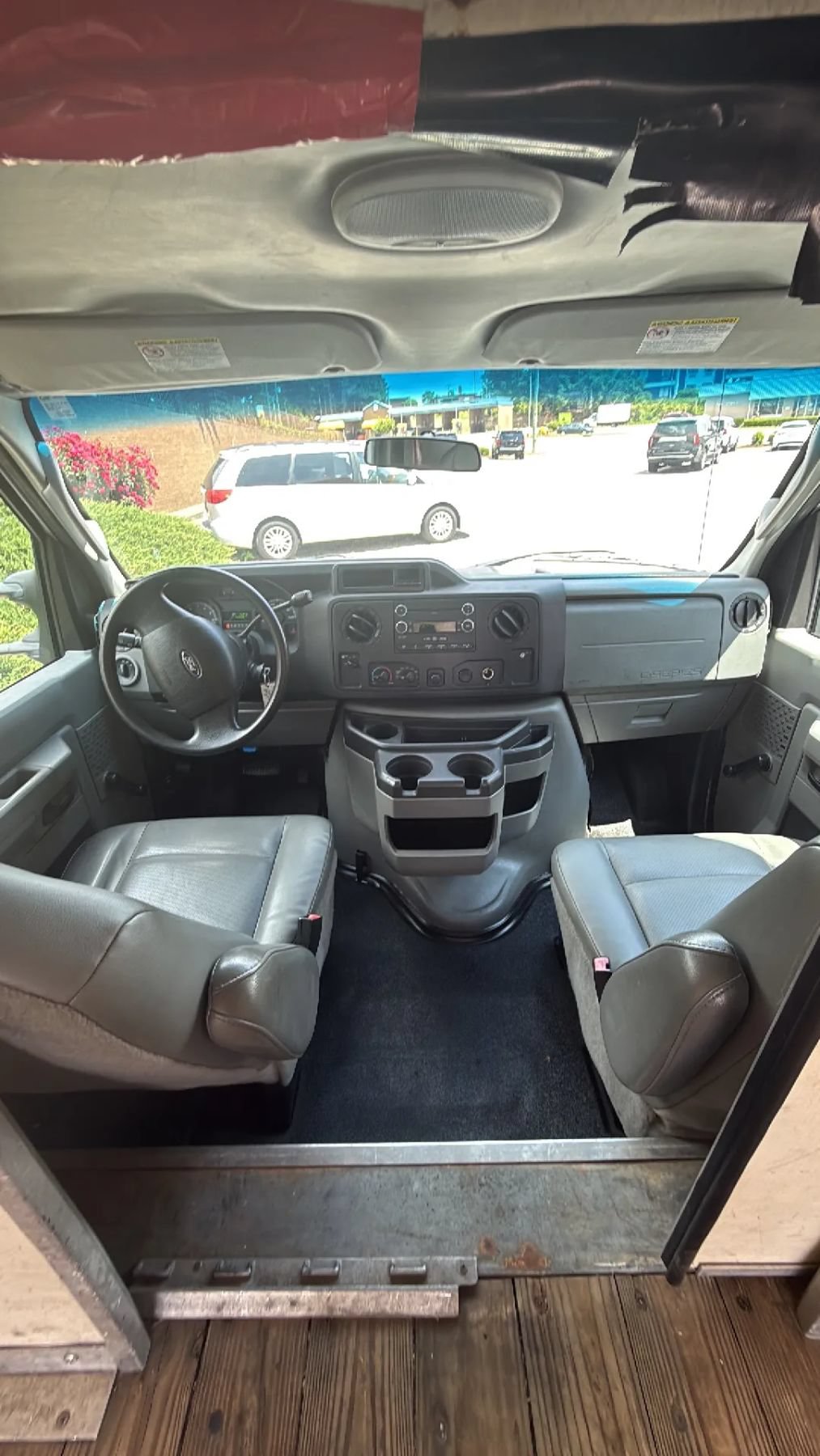 Used 2011 Ford E-450 and Econoline 450 Super Duty RWD image 19