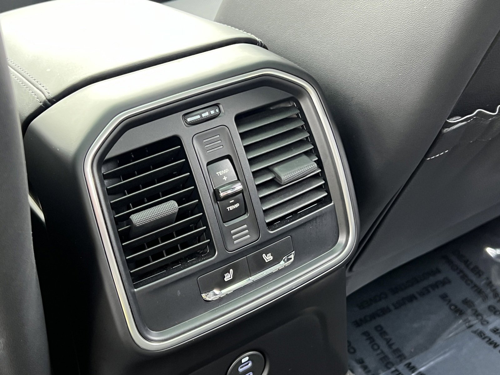 Certified 2025 Porsche Macan Turbo image 18