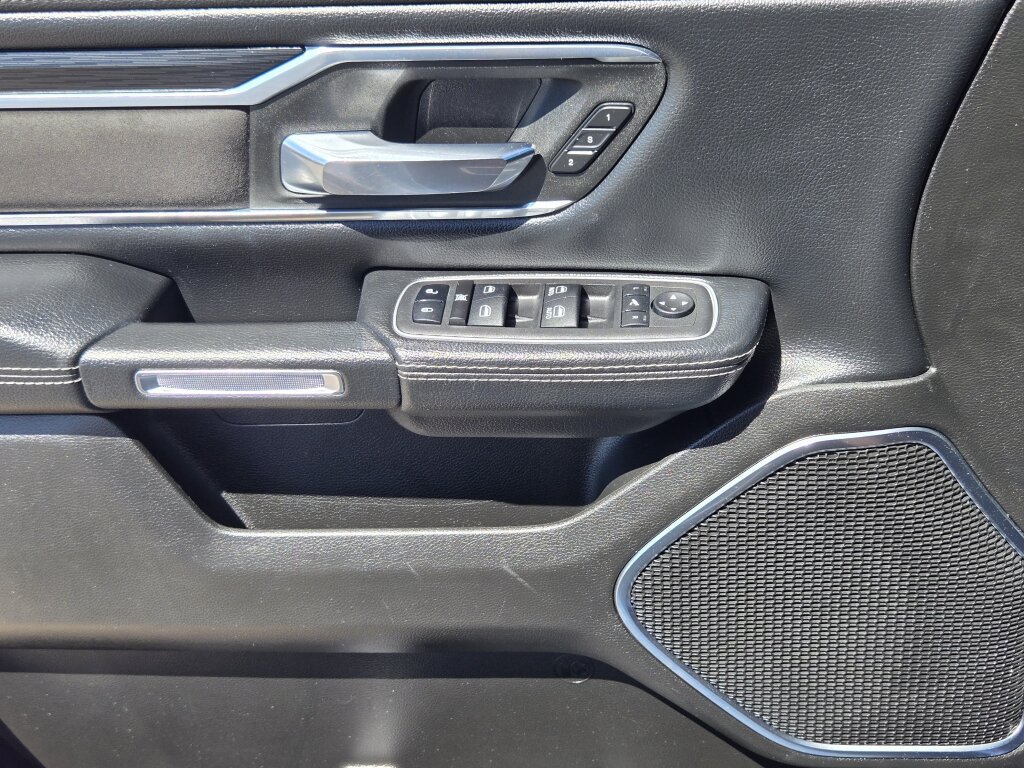 Used 2024 RAM 1500 Laramie AWD/4WD image 7