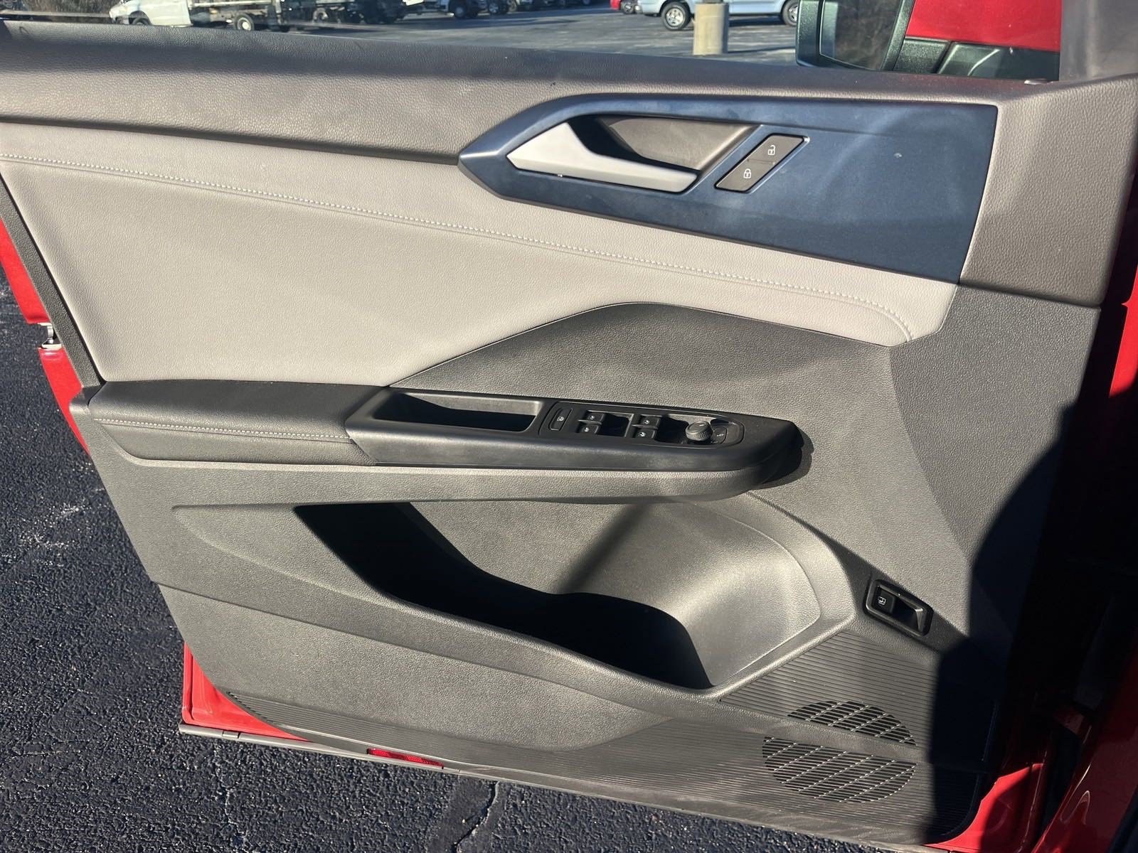 Used 2024 Volkswagen Taos SE image 9