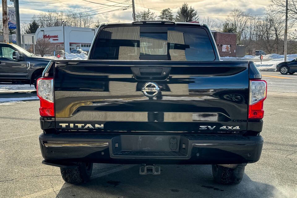 Used 2021 Nissan Titan SV w/ Accessory Utility Package image 5