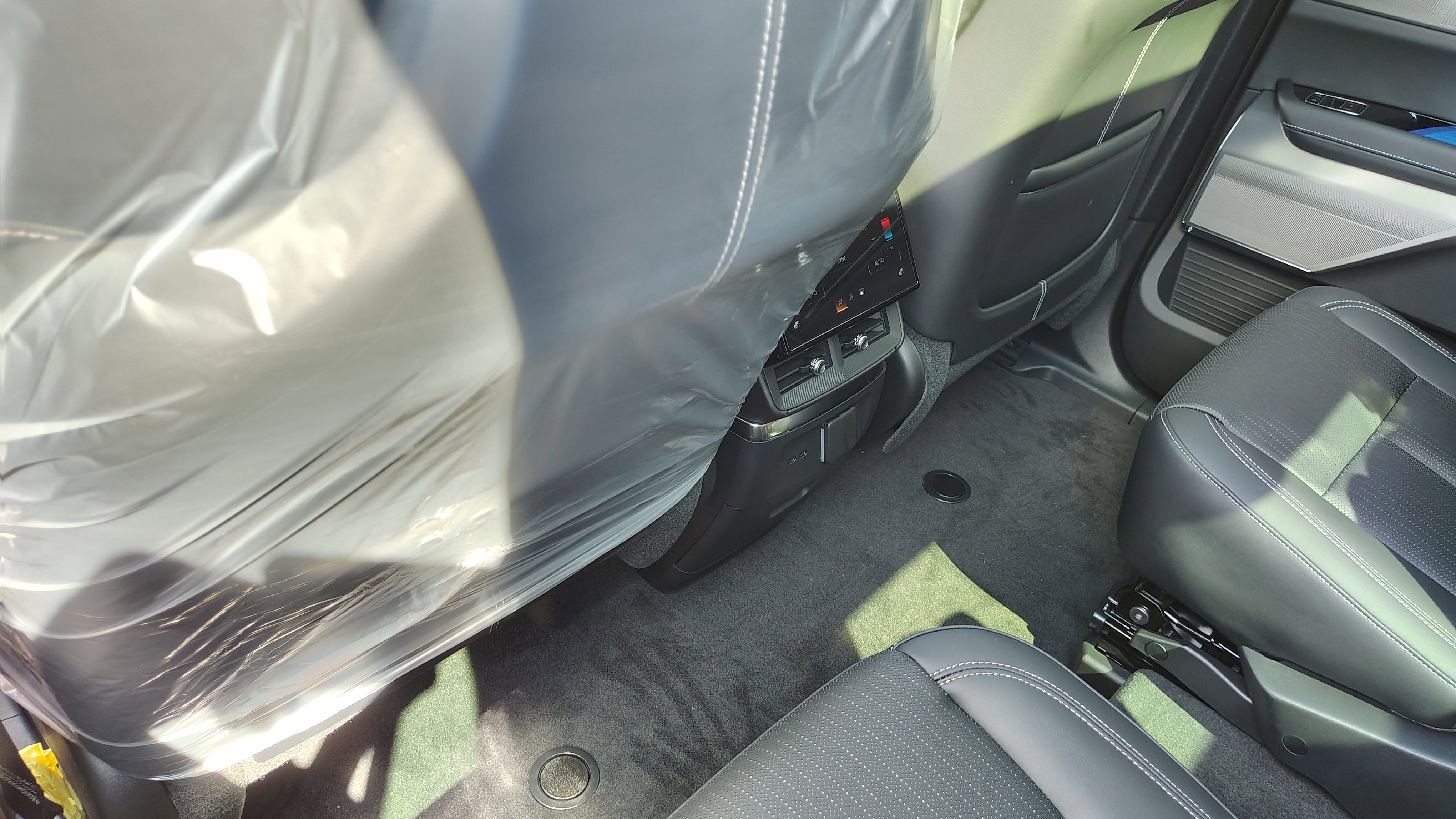 New 2026 Cadillac Vistiq Sport w/ LPO, Floor Liner Package image 27