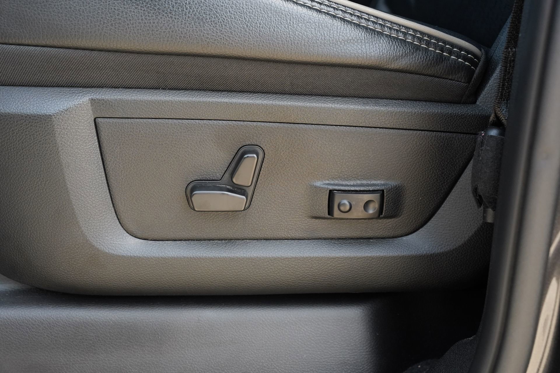 Used 2024 RAM 2500 Laramie image 16