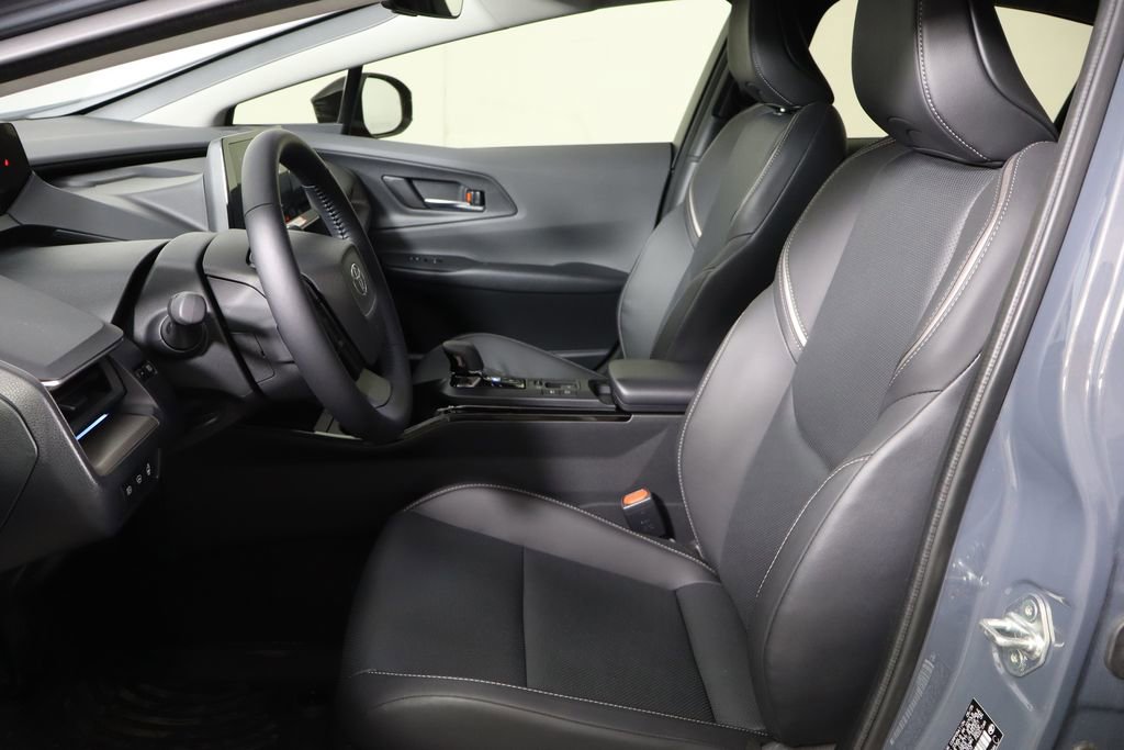 Used 2025 Toyota Prius XLE image 16