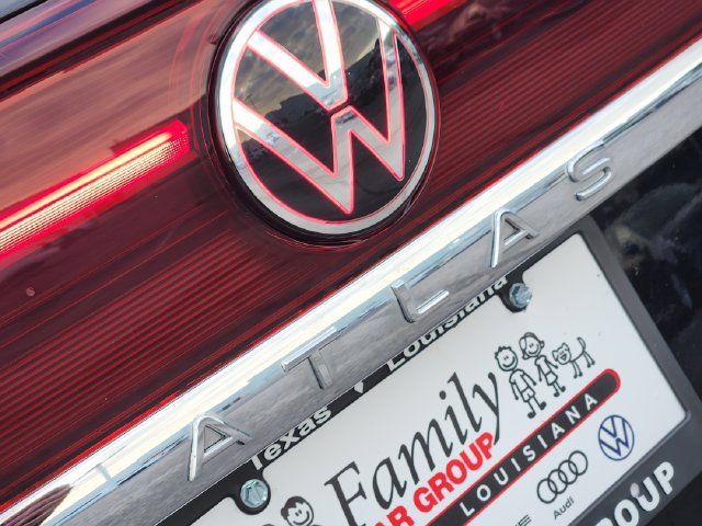 Used 2024 Volkswagen Atlas Cross Sport SEL R-Line AWD/4WD image 6