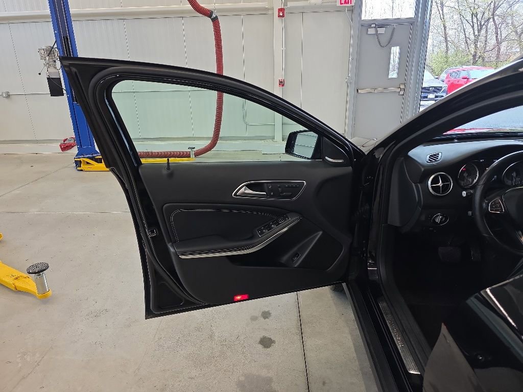 Used 2017 Mercedes-Benz GLA 250 4MATIC image 17