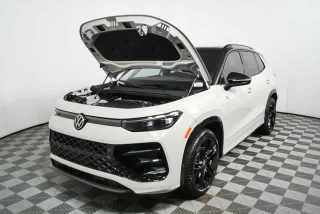 New 2026 Volkswagen Tiguan SE R-Line FWD image 34