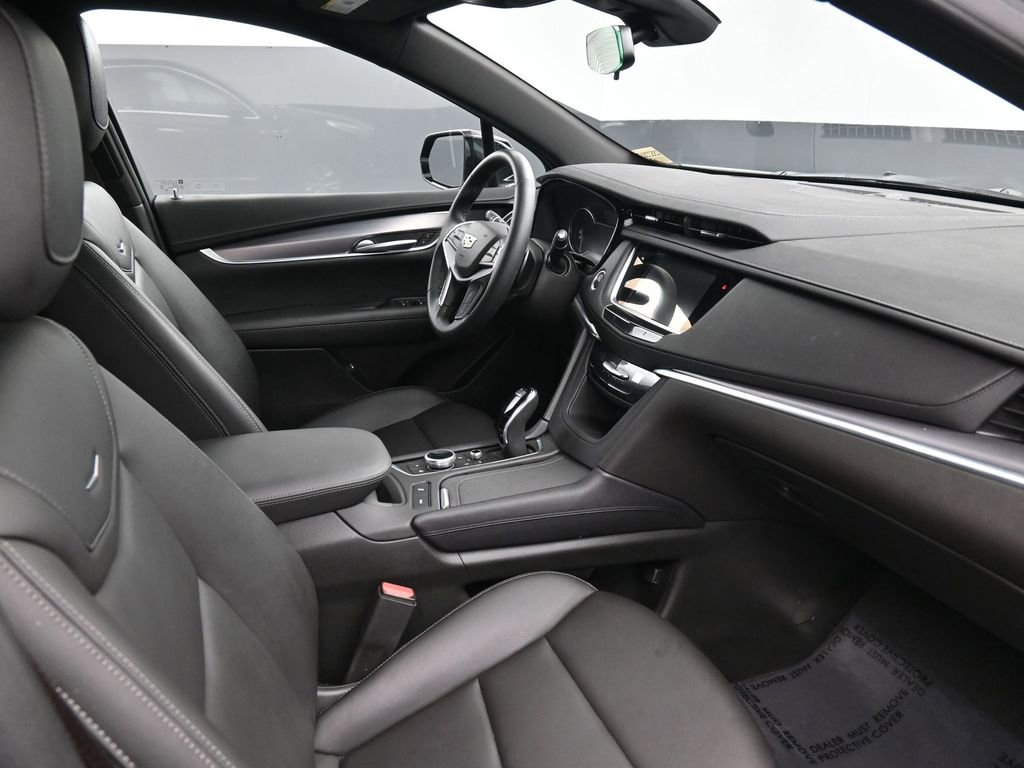 Used 2024 Cadillac XT5 Luxury image 2