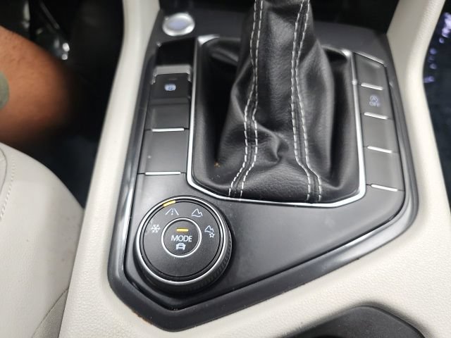 Used 2023 Volkswagen Tiguan SE w/ Panoramic Sunroof Package AWD/4WD image 22