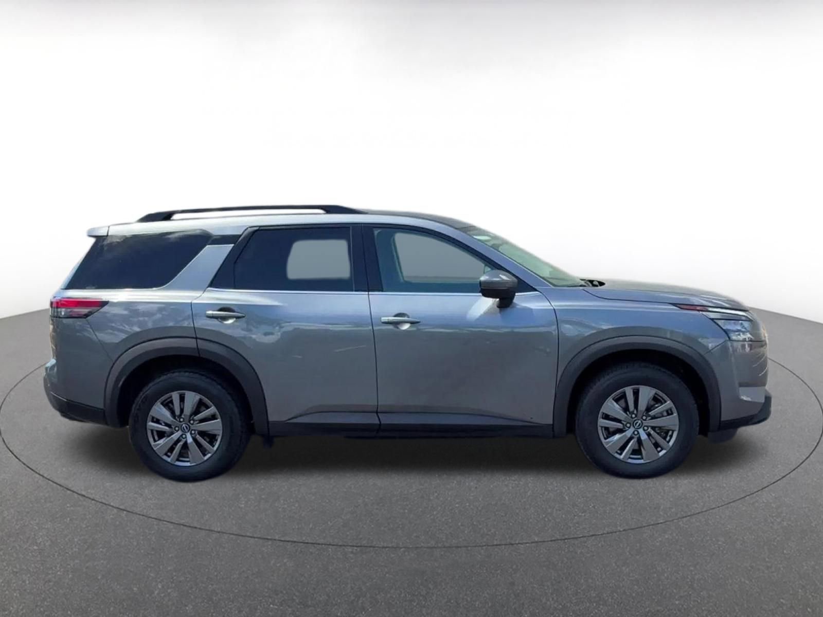 Used 2025 Nissan Pathfinder SV FWD image 16