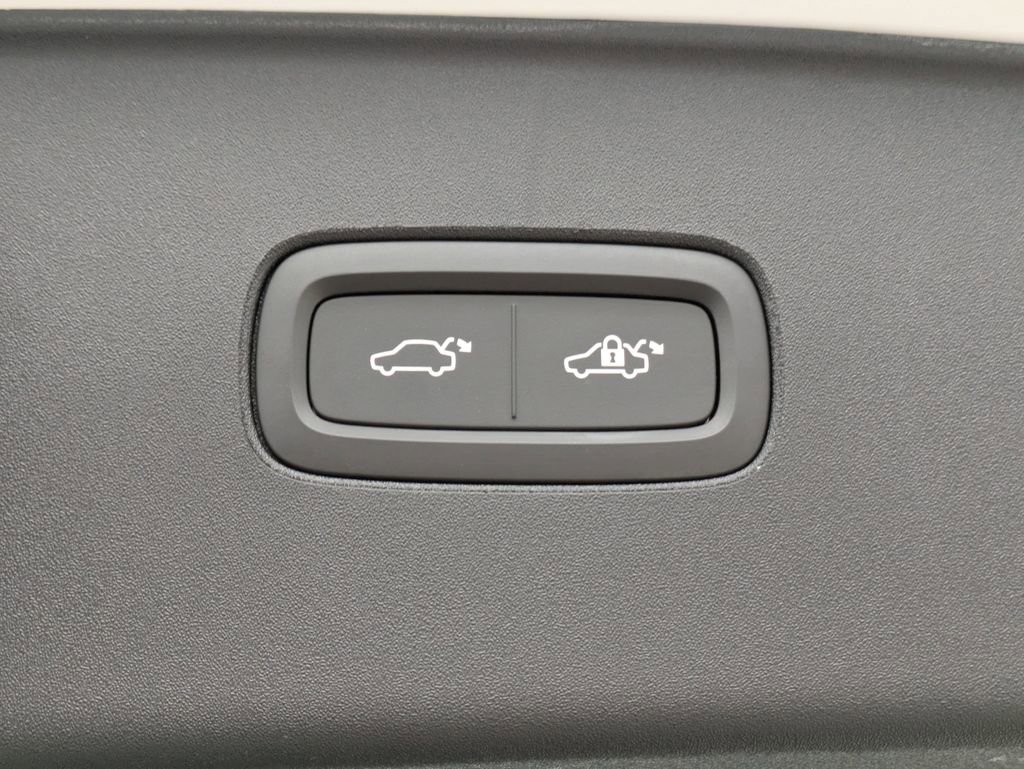 Certified 2025 Volvo EX90 Ultra w/ Protection Package Premier image 15