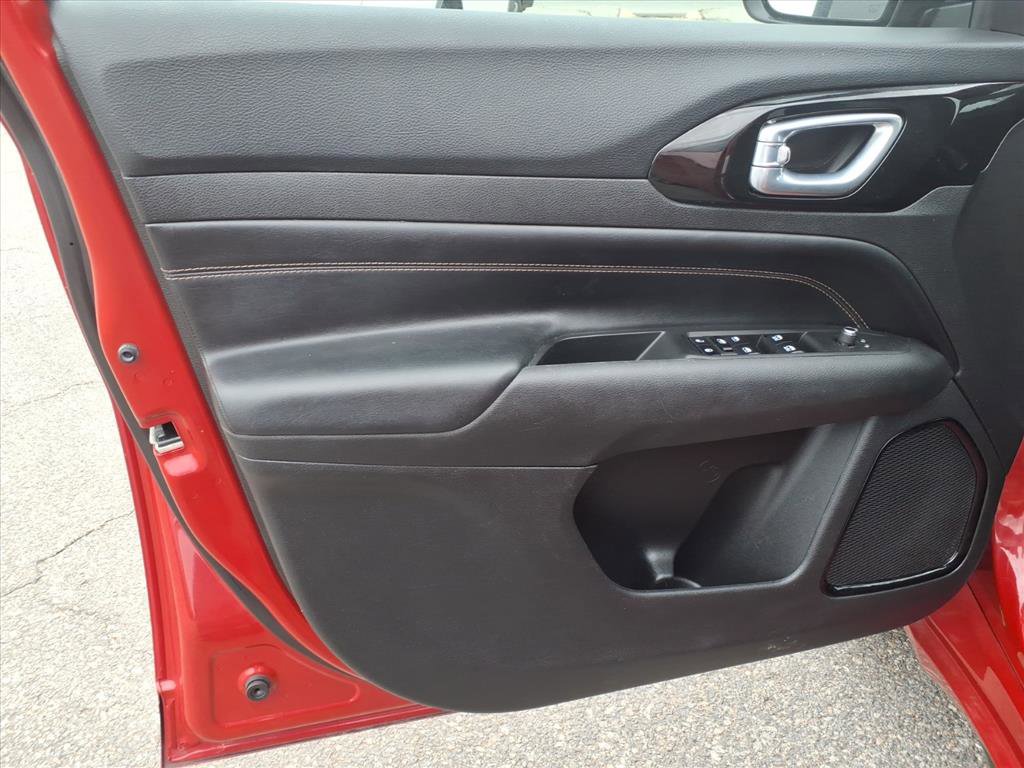 Used 2023 Jeep Compass Limited image 19