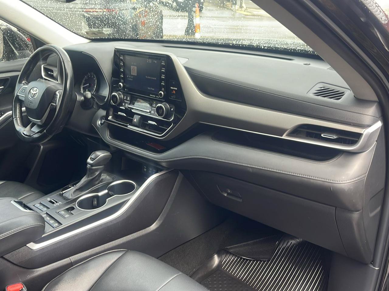Used 2022 Toyota Highlander XLE AWD/4WD image 20