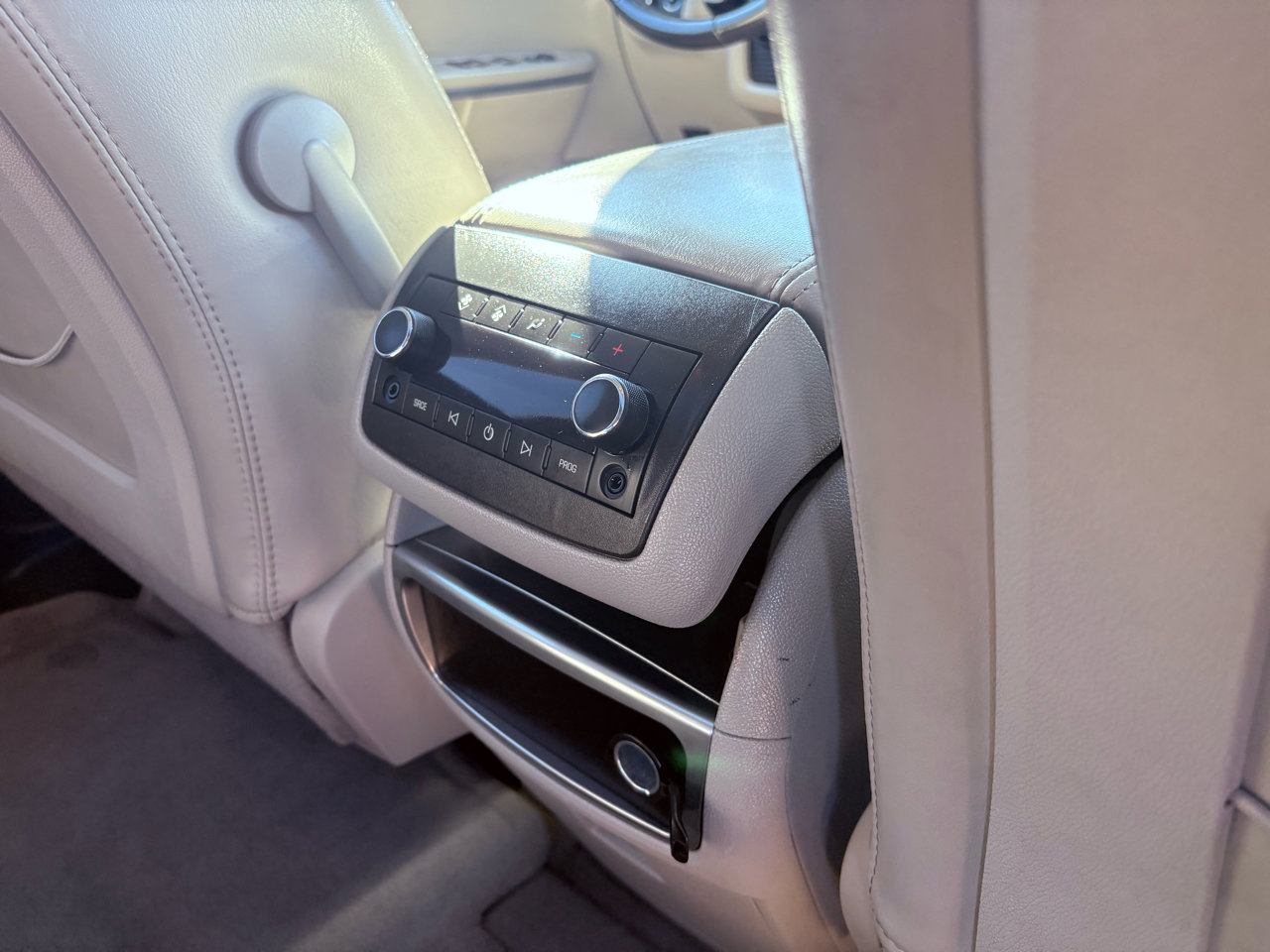 Used 2008 GMC Acadia SLT w/ Luxury Package image 19