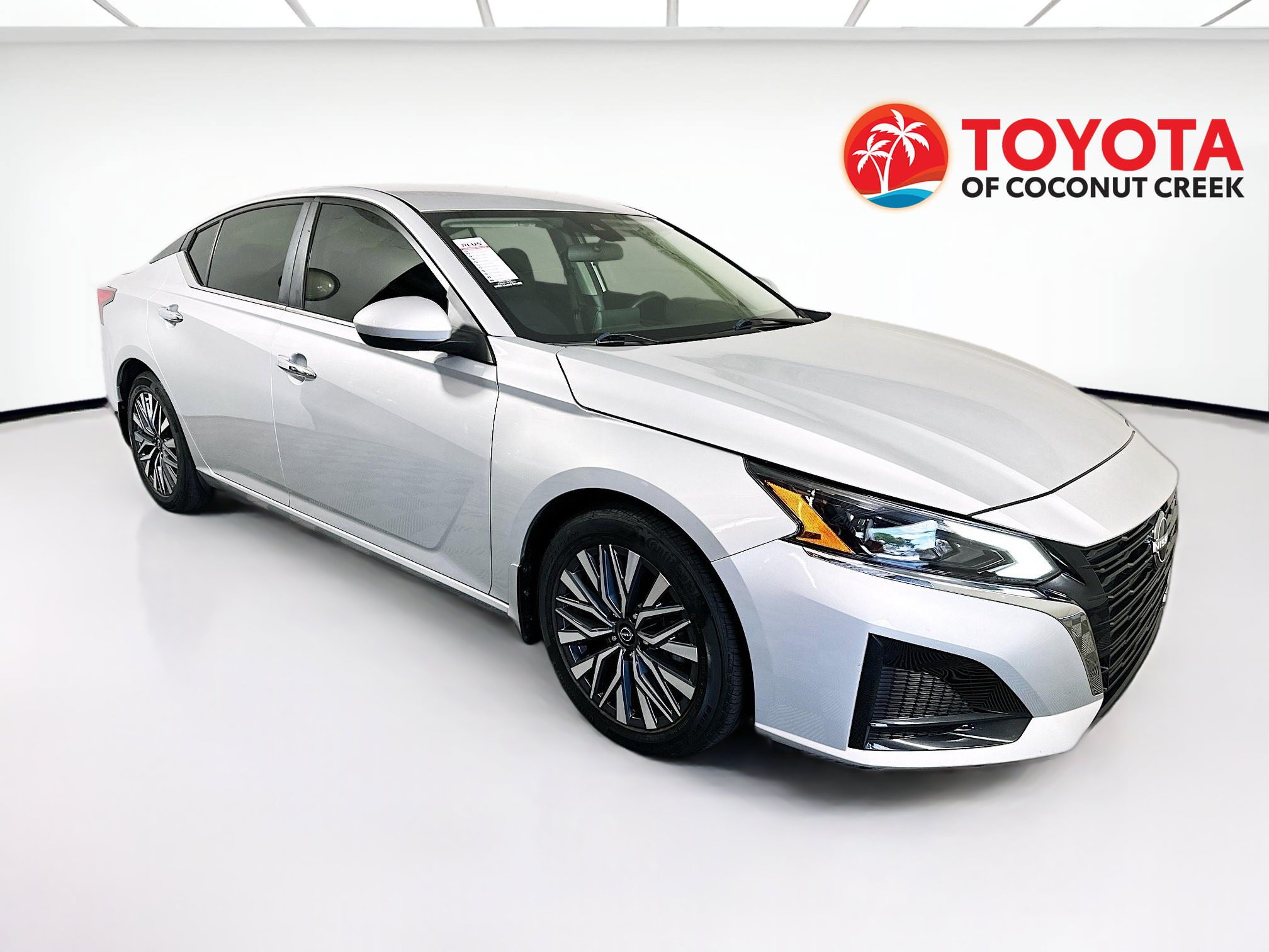 Used 2023 Nissan Altima 2.5 SV FWD image 1