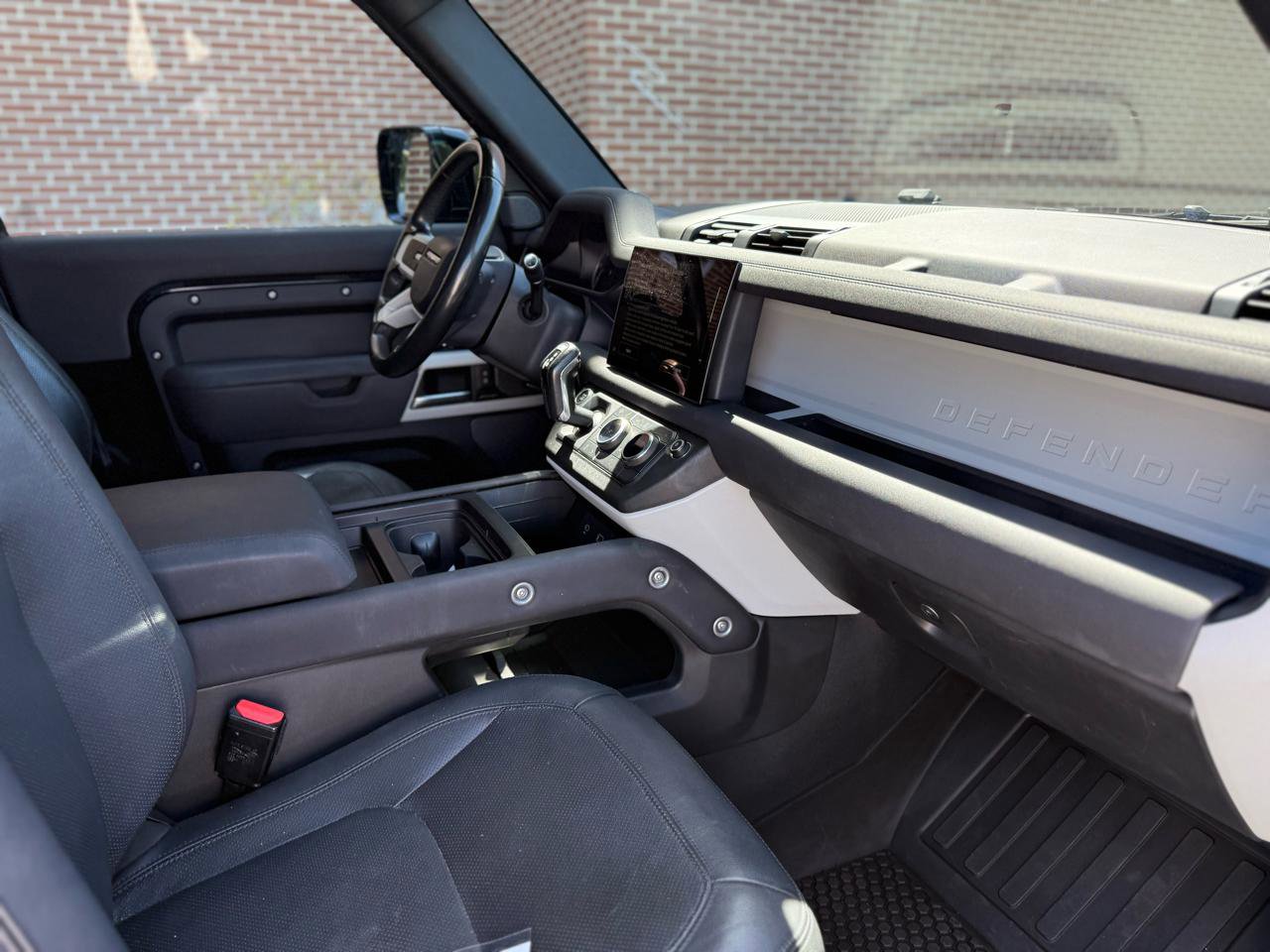 Used 2023 Land Rover Defender 90 S AWD/4WD image 28