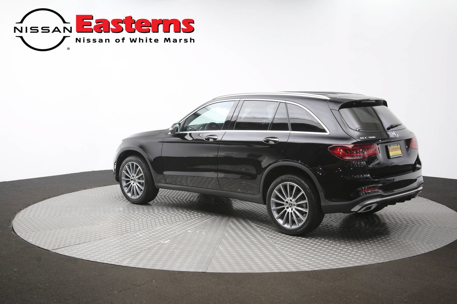 Used 2022 Mercedes-Benz GLC 300 4MATIC w/ AMG Line image 65